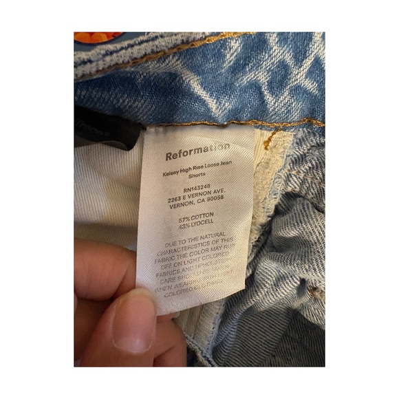 Reformation Kelsey High Rise Loose Jean Shorts (Light Wash — 25) - Picture 6 of 8